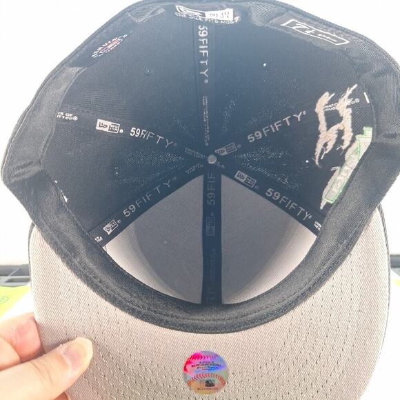 New Era 59Fifty Cap MLB Atlanta Braves Black Hat 7 1/8 Greetings From Atlanta - Picture 7 of 8